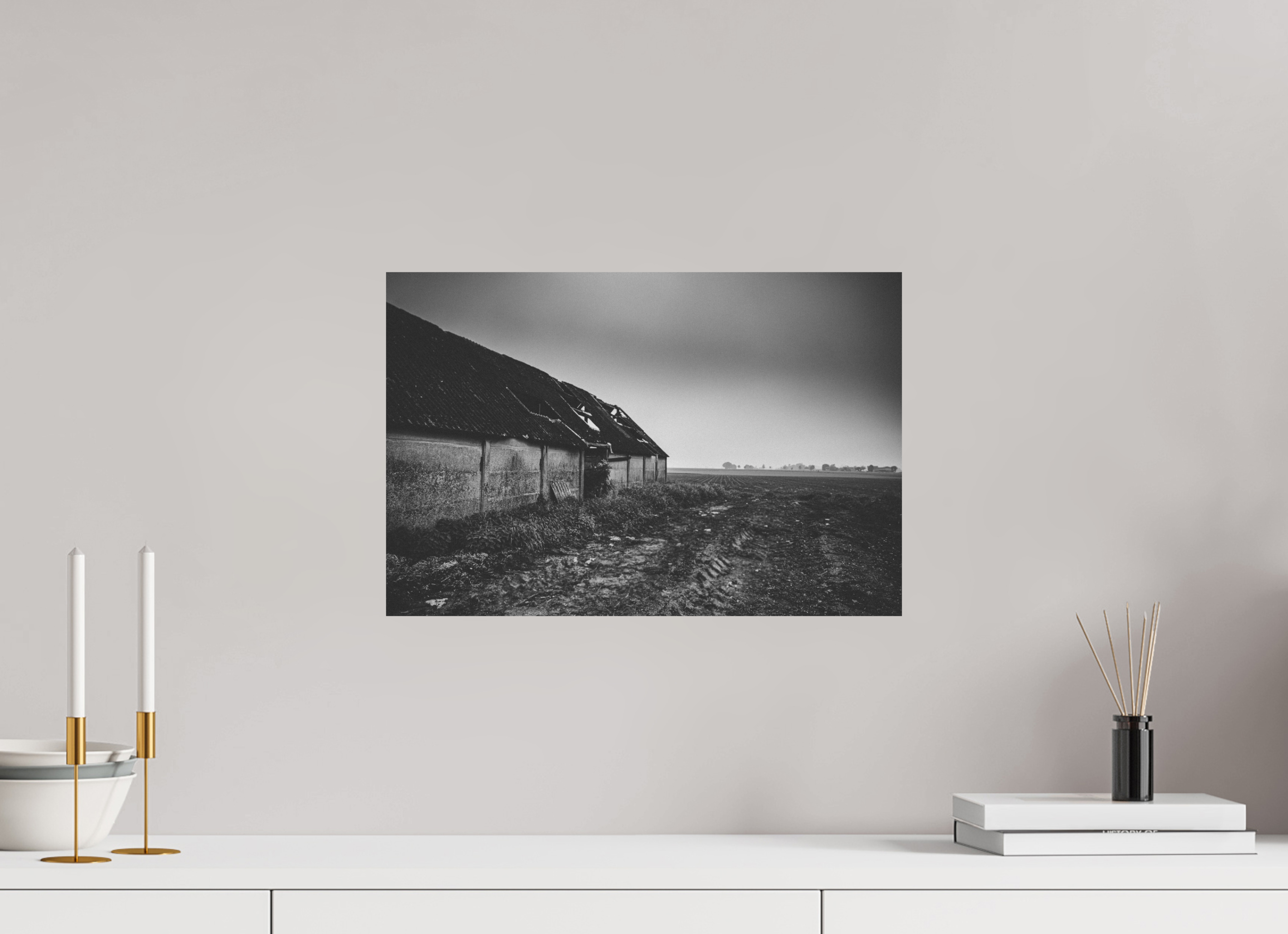 45 x 30 cm, Dibond Alu BW Mat Barn in the middle of nowhere